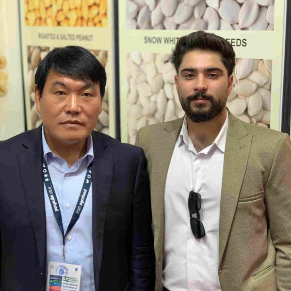 نظرات مشتریان زمرد خشکبار درباره پسته و کشمش