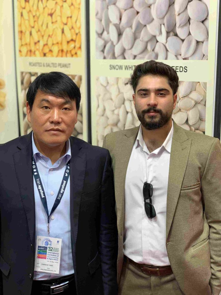 نظرات مشتریان زمرد خشکبار درباره پسته و کشمش